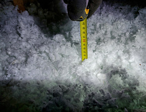 Zateplení stropu rodinného domu pomocí foukané izolace